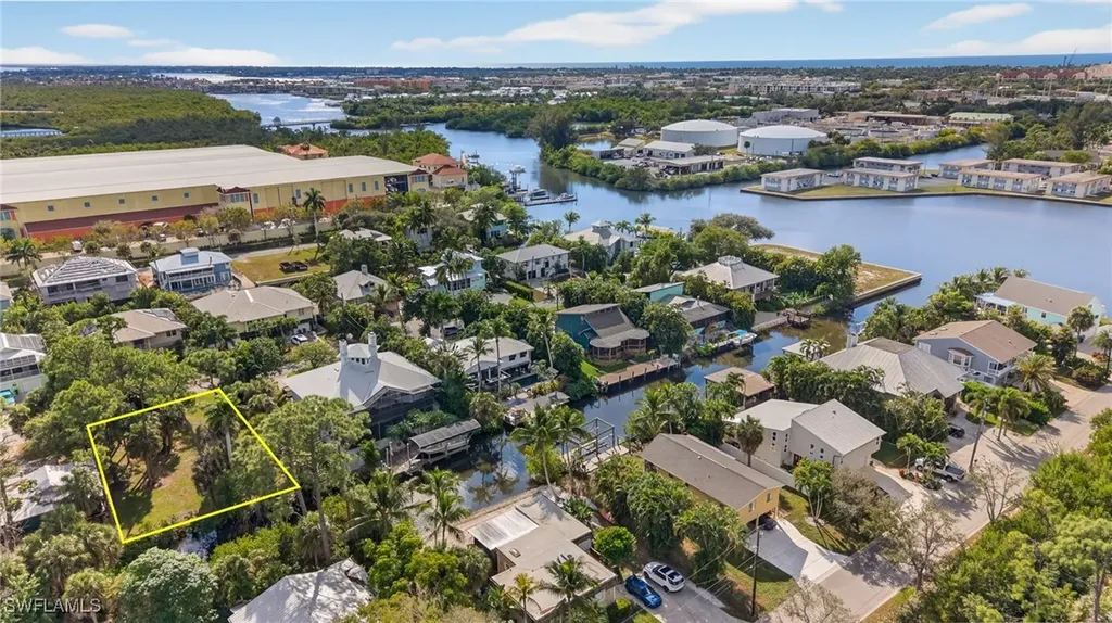 1675 Avion Place Naples FL 34104