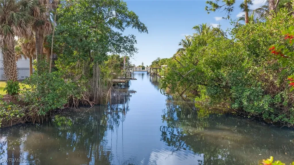 1675 Avion Place Naples FL 34104