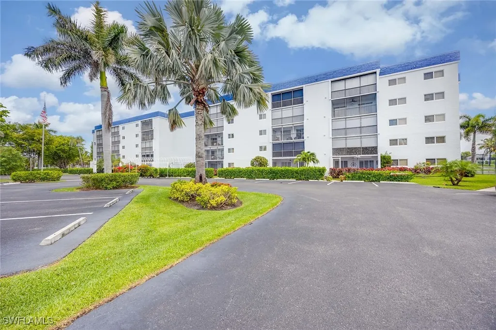 555 Park Shore Drive Naples FL 34103