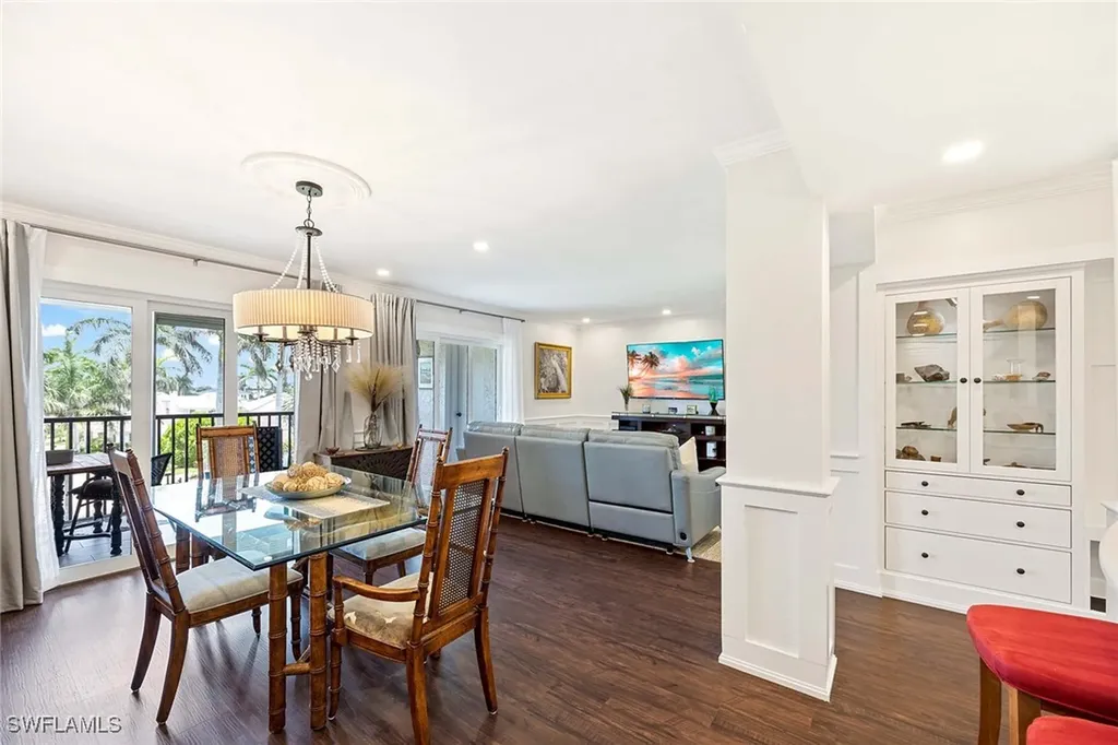 555 Park Shore Drive Naples FL 34103