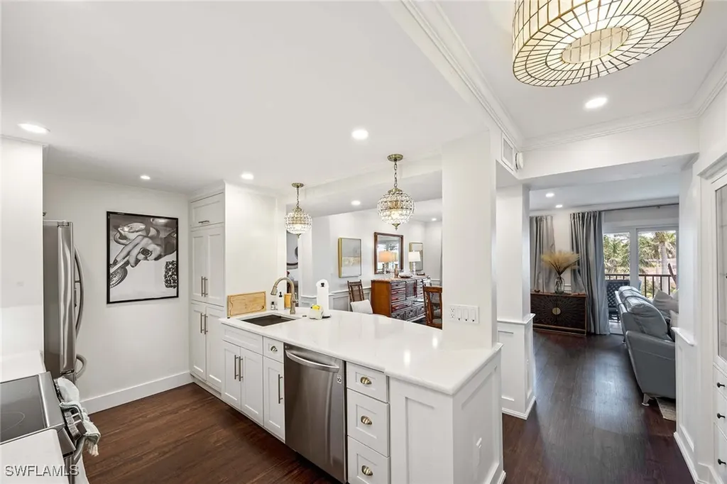 555 Park Shore Drive Naples FL 34103