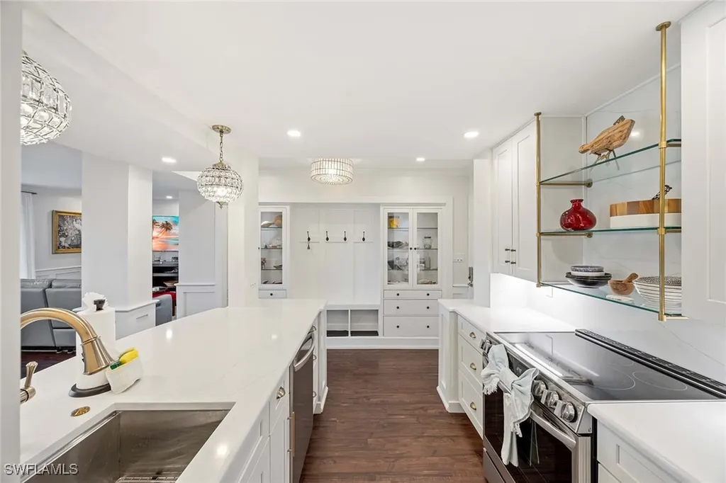 555 Park Shore Drive Naples FL 34103