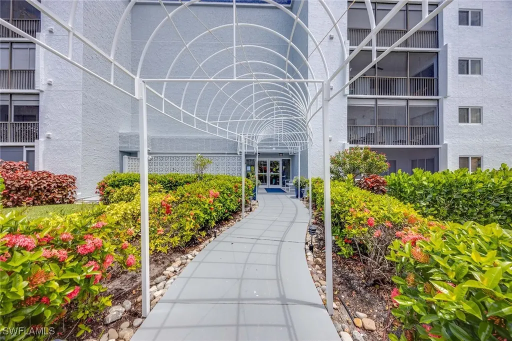 555 Park Shore Drive Naples FL 34103
