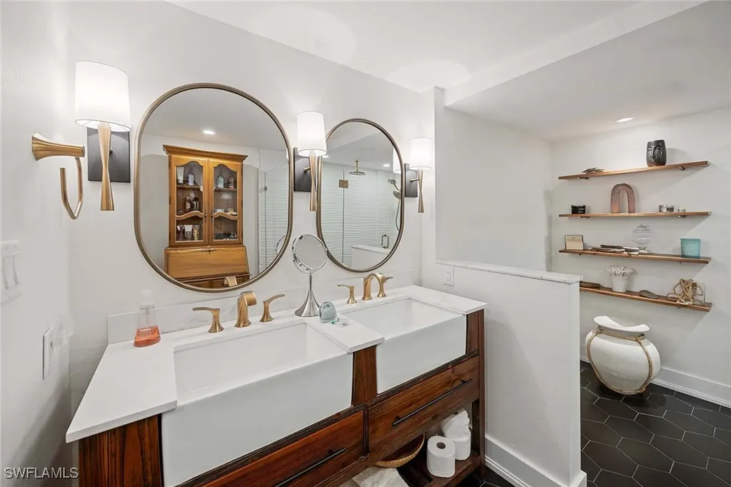 555 Park Shore Drive Naples FL 34103