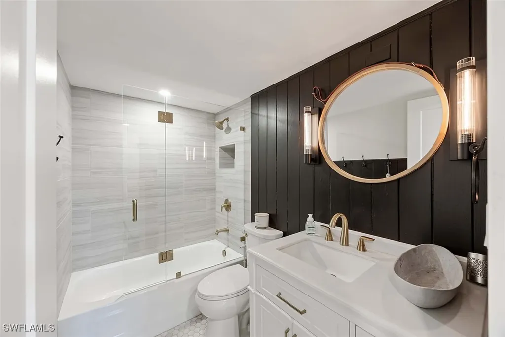 555 Park Shore Drive Naples FL 34103