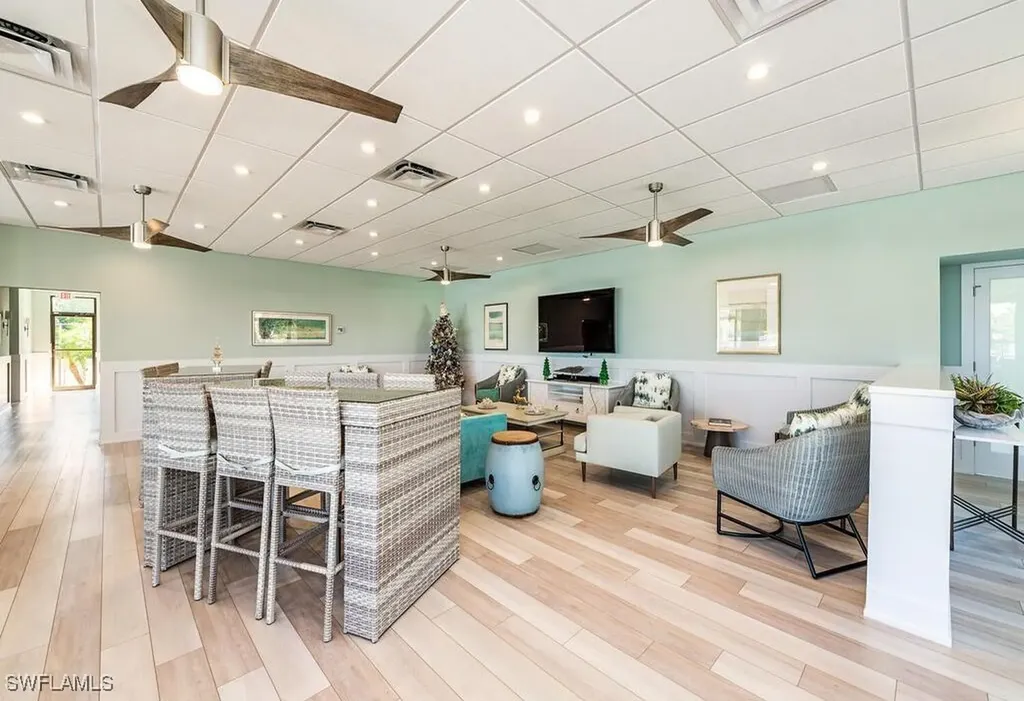 555 Park Shore Drive Naples FL 34103