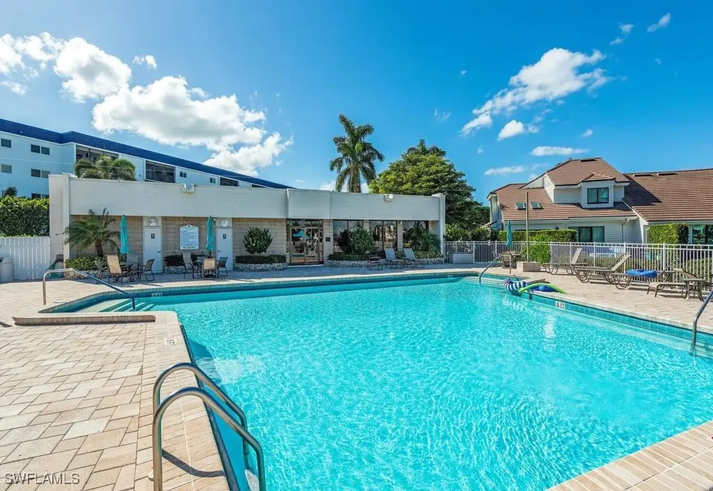 555 Park Shore Drive Naples FL 34103