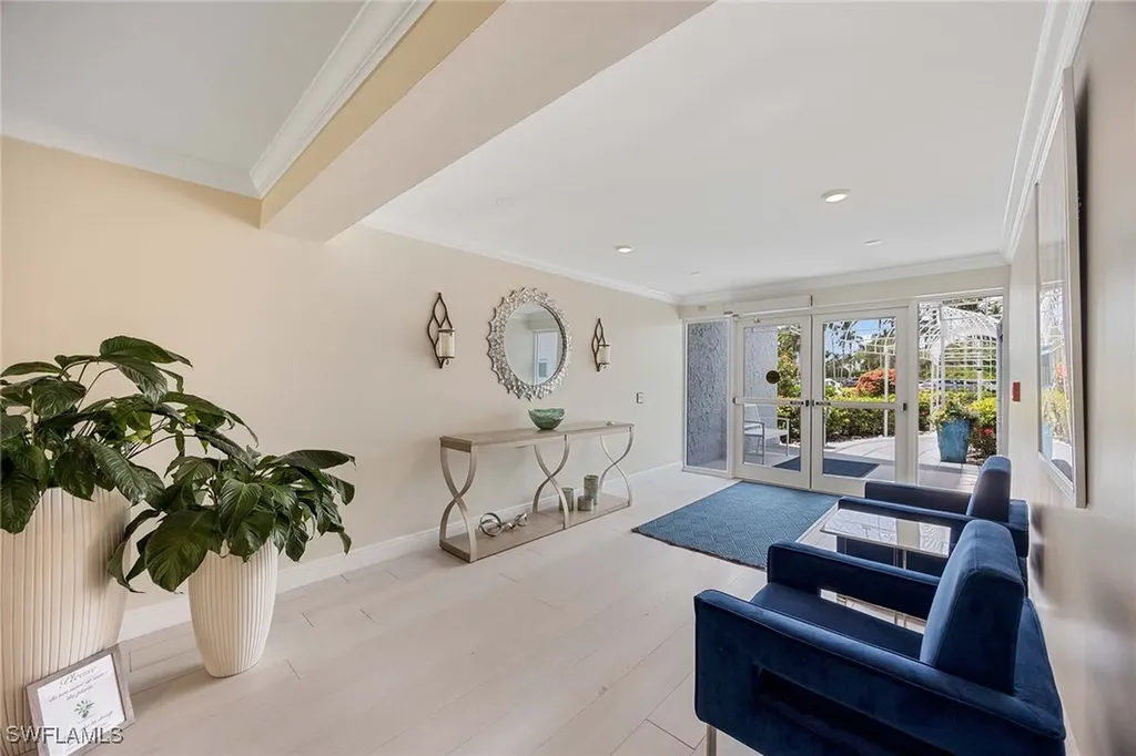 555 Park Shore Drive Naples FL 34103