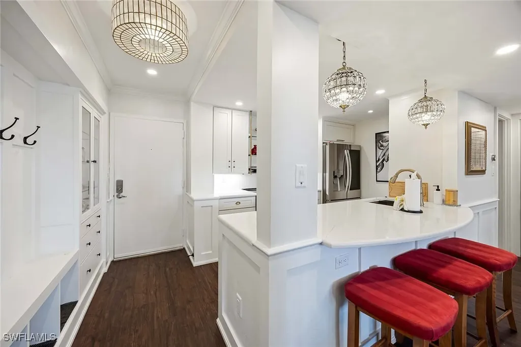 555 Park Shore Drive Naples FL 34103