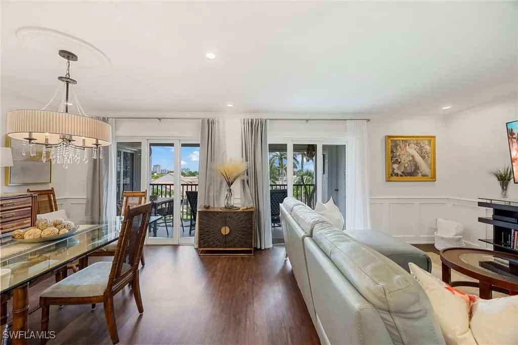 555 Park Shore Drive Naples FL 34103