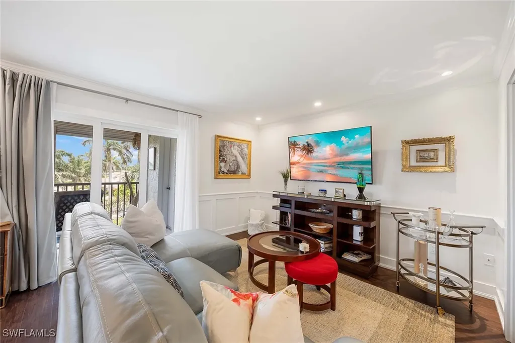 555 Park Shore Drive Naples FL 34103