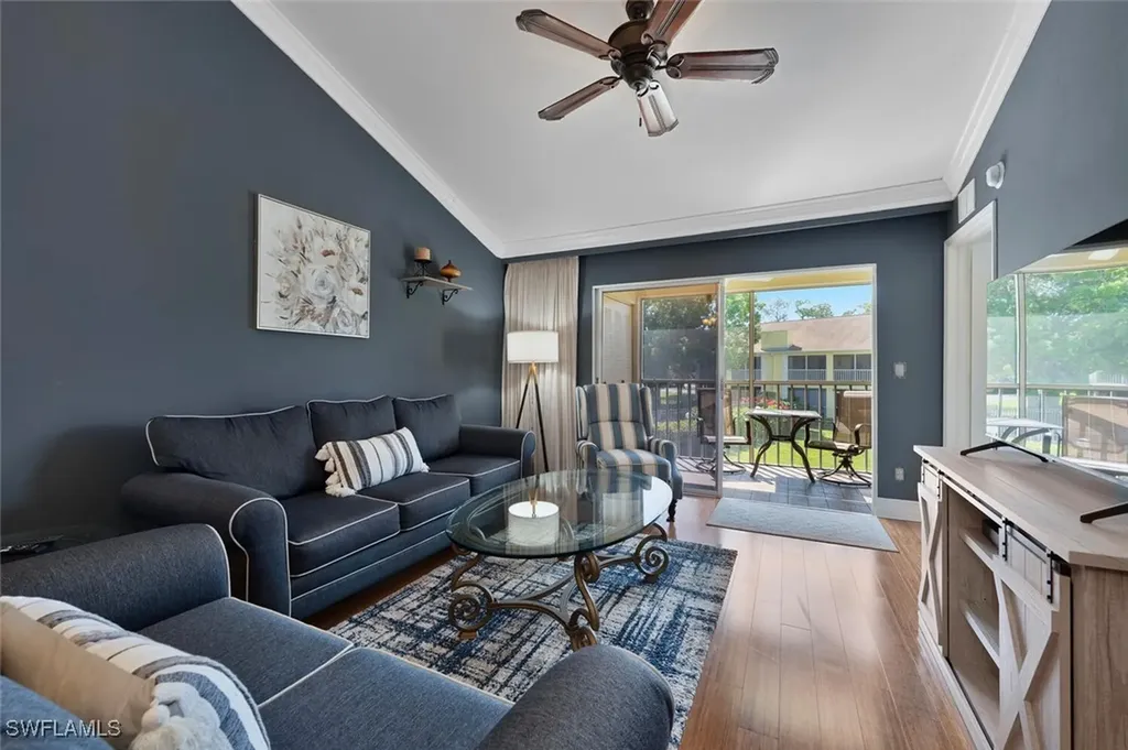 Naples FL, 2670 Kings Lake Boulevard, Unit 7-204