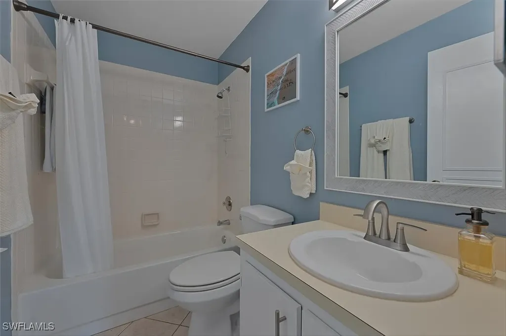 2670 Kings Lake Boulevard Naples FL 34112