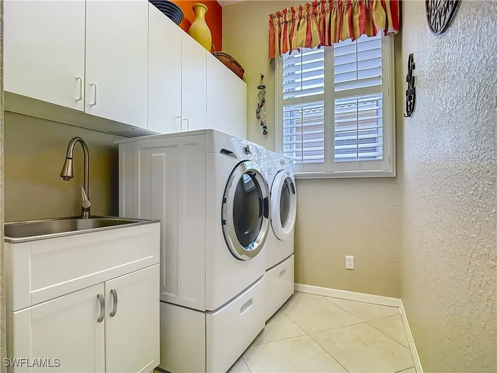 2050 Rio Nuevo Drive North Fort Myers FL 33917