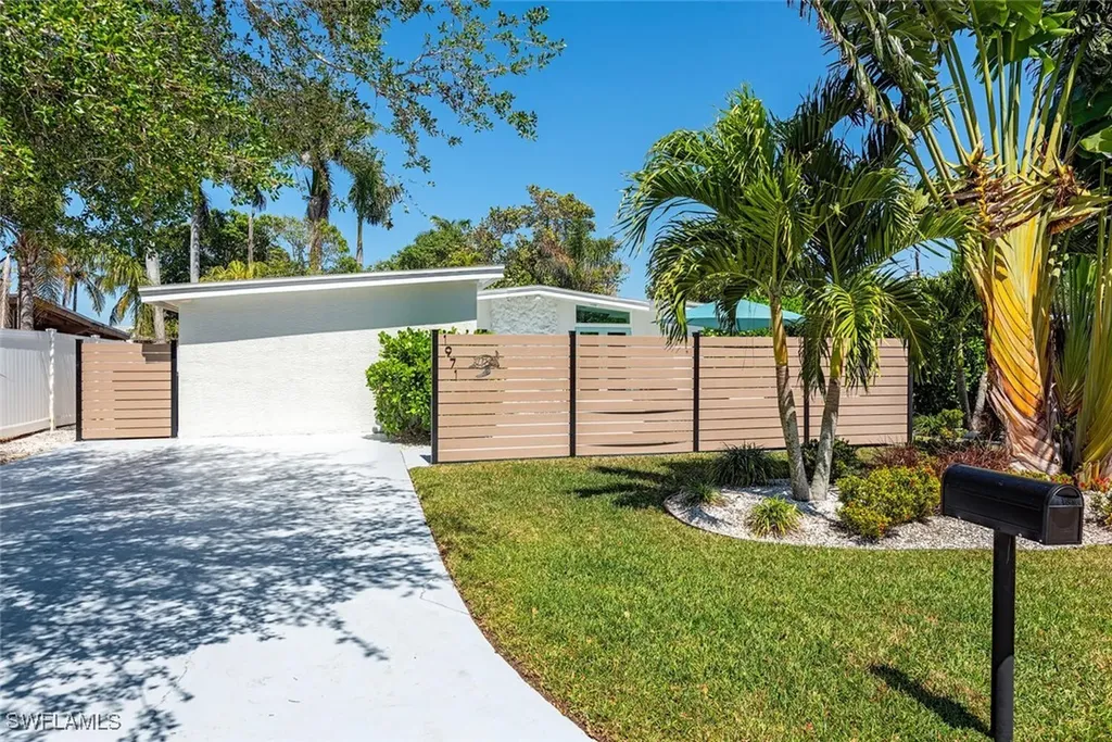 1971 Holiday Lane Naples FL 34104
