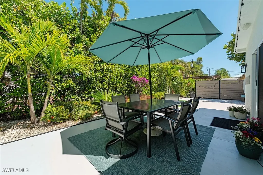 1971 Holiday Lane Naples FL 34104