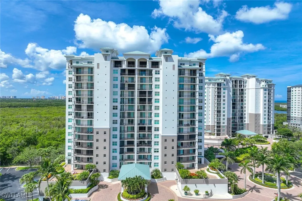 Naples FL, 455 Cove Tower Drive, Unit 303