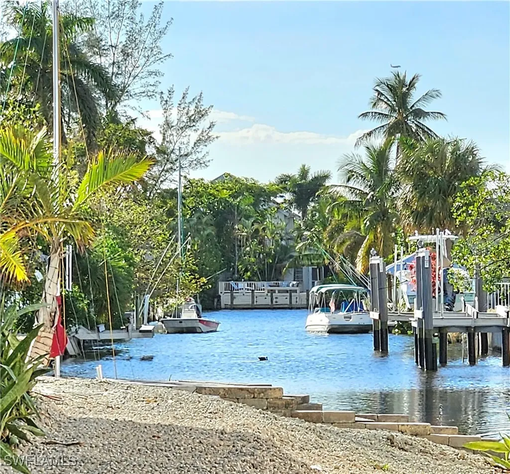 3270 Bayshore Drive Naples FL 34112