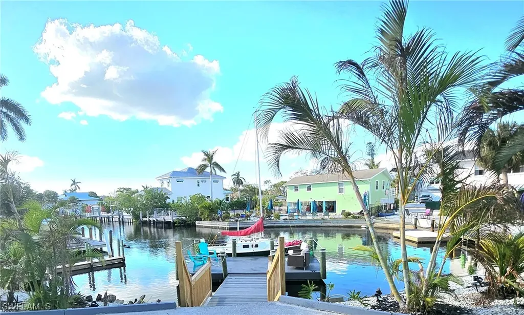 3270 Bayshore Drive Naples FL 34112