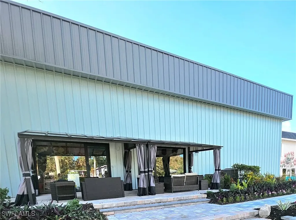 3270 Bayshore Drive Naples FL 34112