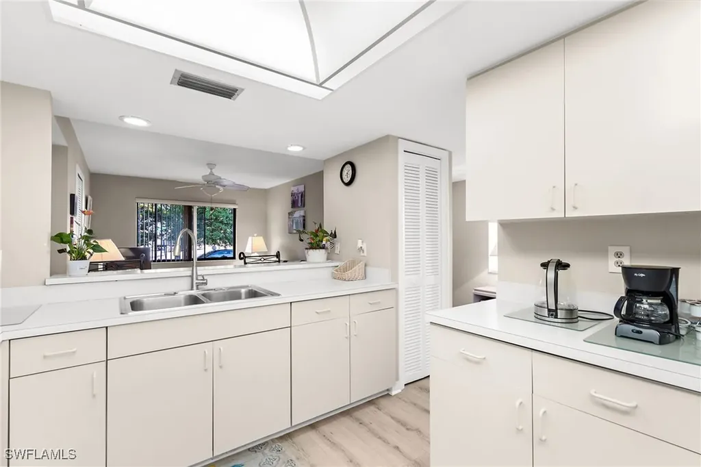 610 Victoria Drive Cape Coral FL 33904