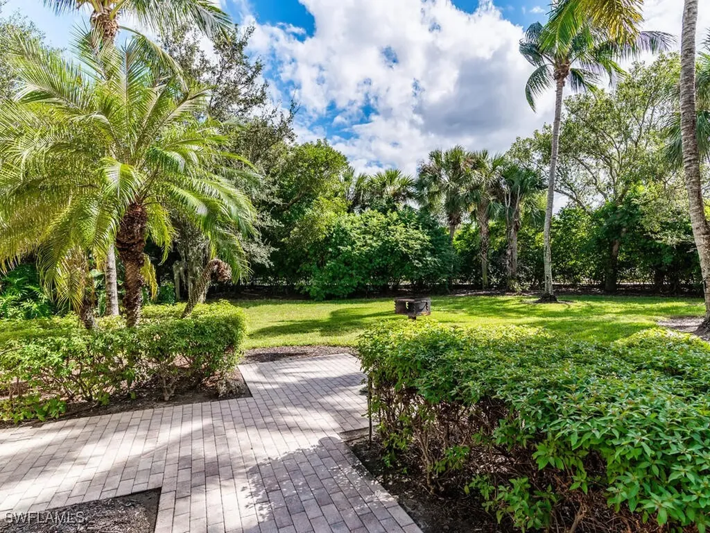 9146 Chula Vista Street Naples FL 34113