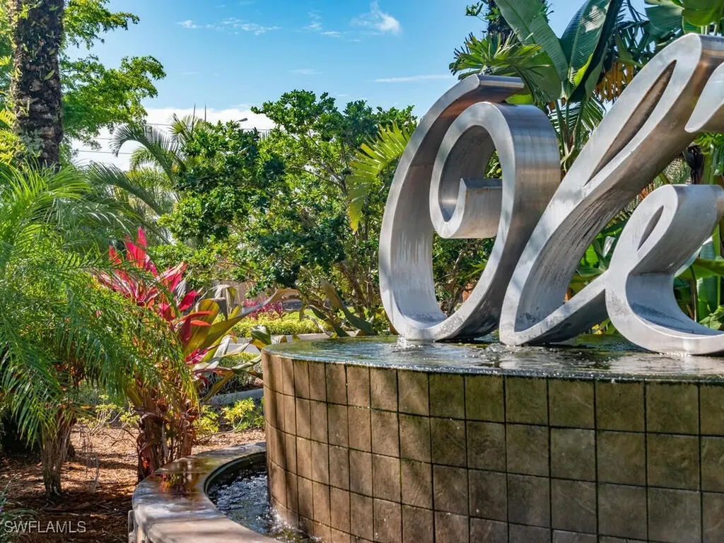 9146 Chula Vista Street Naples FL 34113