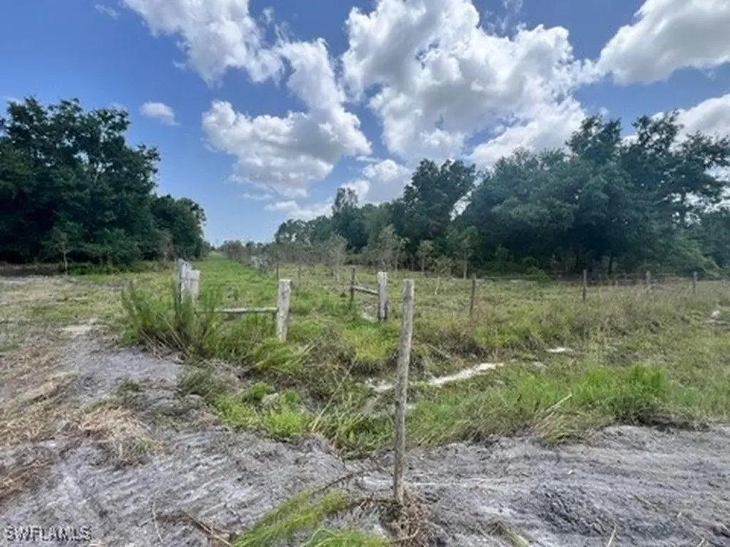 21041 Granville Road Fort Myers FL 33917