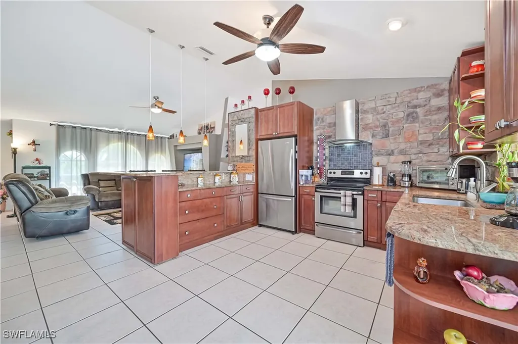 2222 NE 22nd Avenue Cape Coral FL 33909