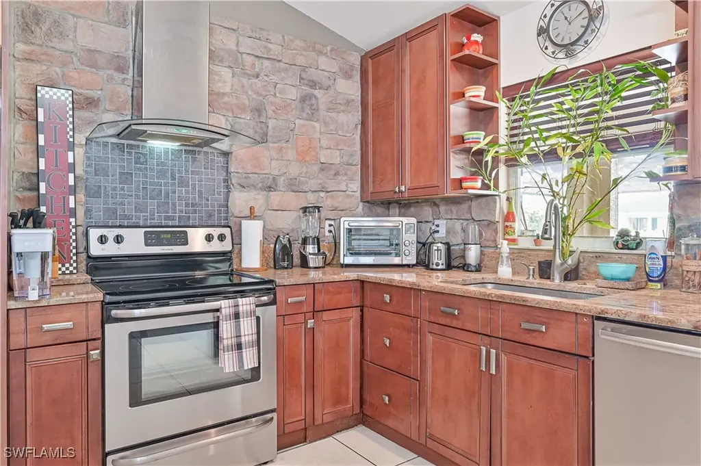 2222 NE 22nd Avenue Cape Coral FL 33909