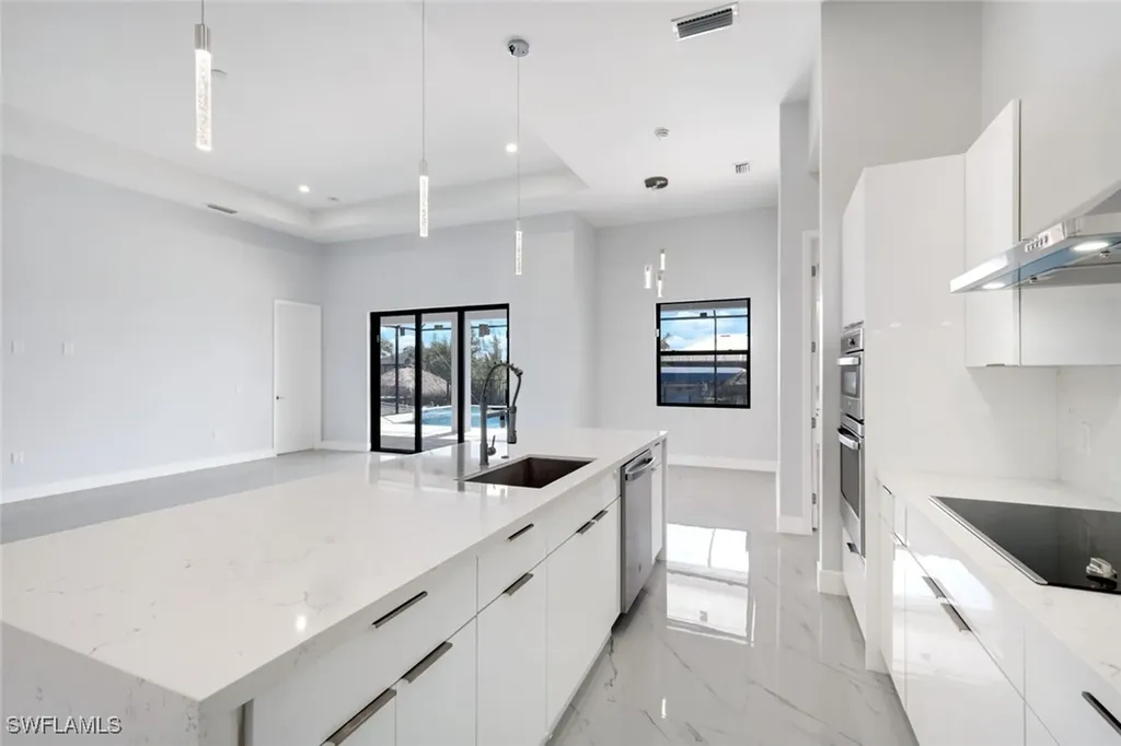 1613 NW 39th Avenue Cape Coral FL 33993