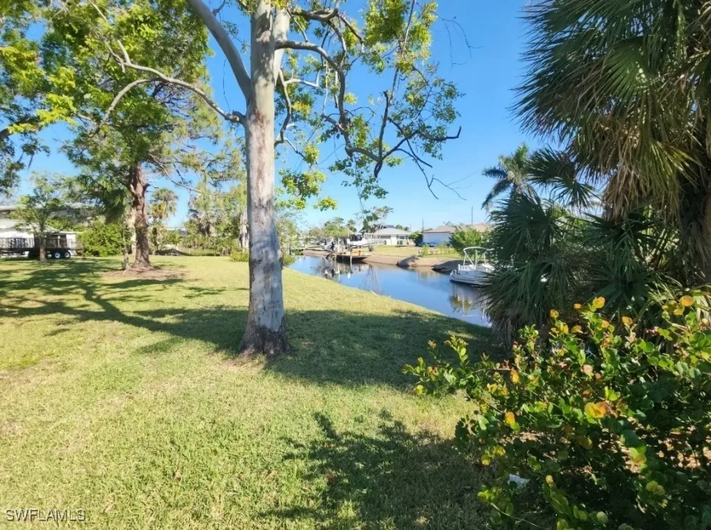 6477 Park Road Fort Myers FL 33908