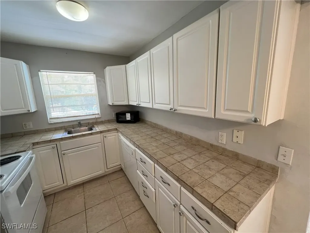 4290 Gulfstream Drive Naples FL 34112