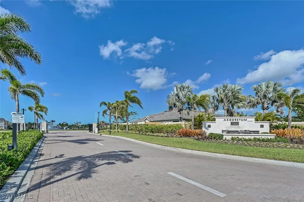 4720 Arboretum Circle Naples FL 34112