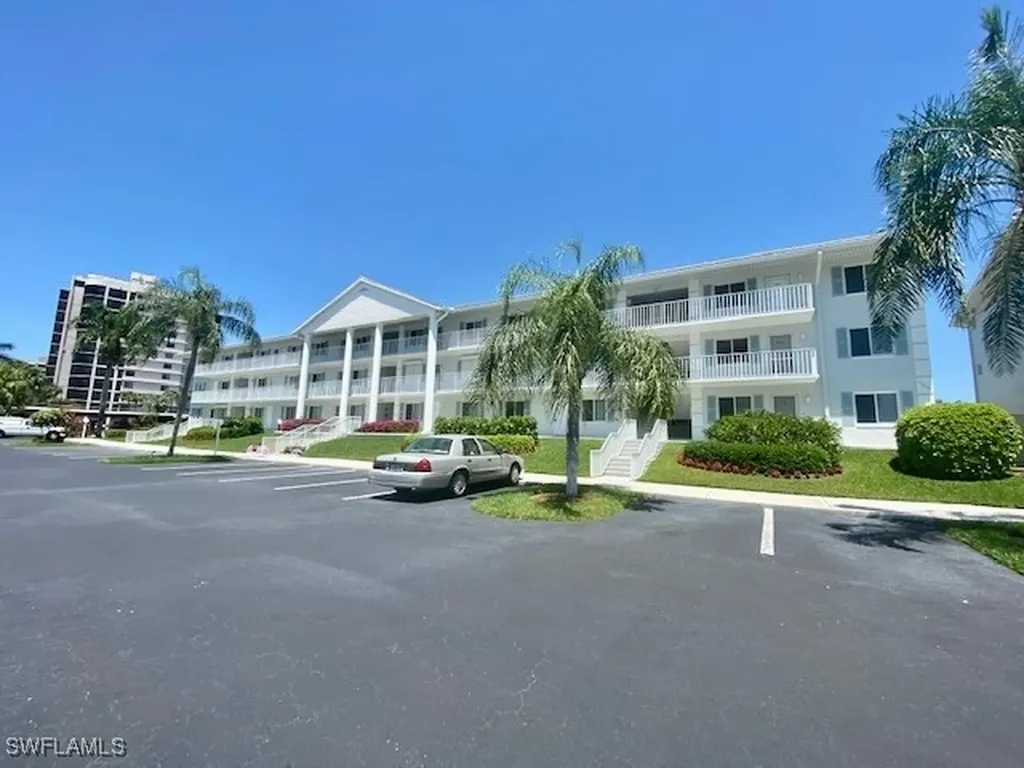 10686 Gulfshore Drive Naples FL 34108-3041