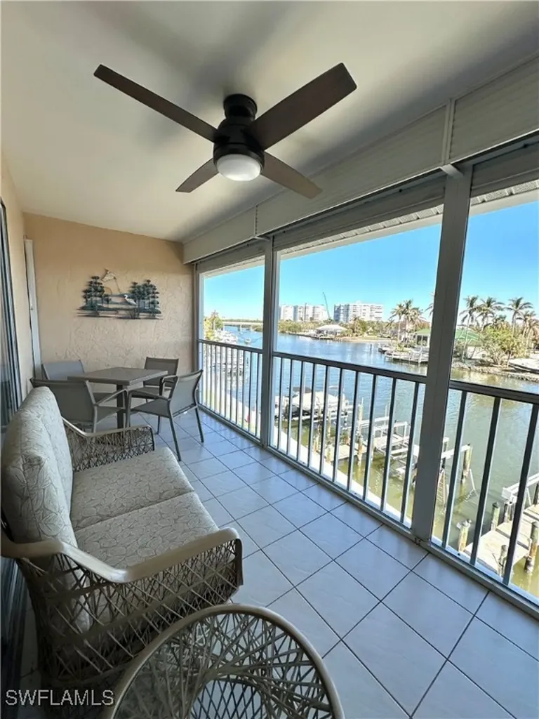10686 Gulfshore Drive Naples FL 34108-3041