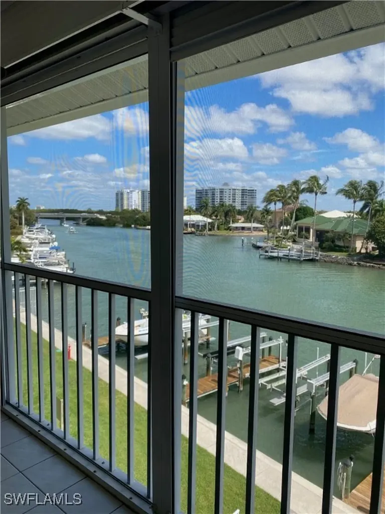 10686 Gulfshore Drive Naples FL 34108-3041