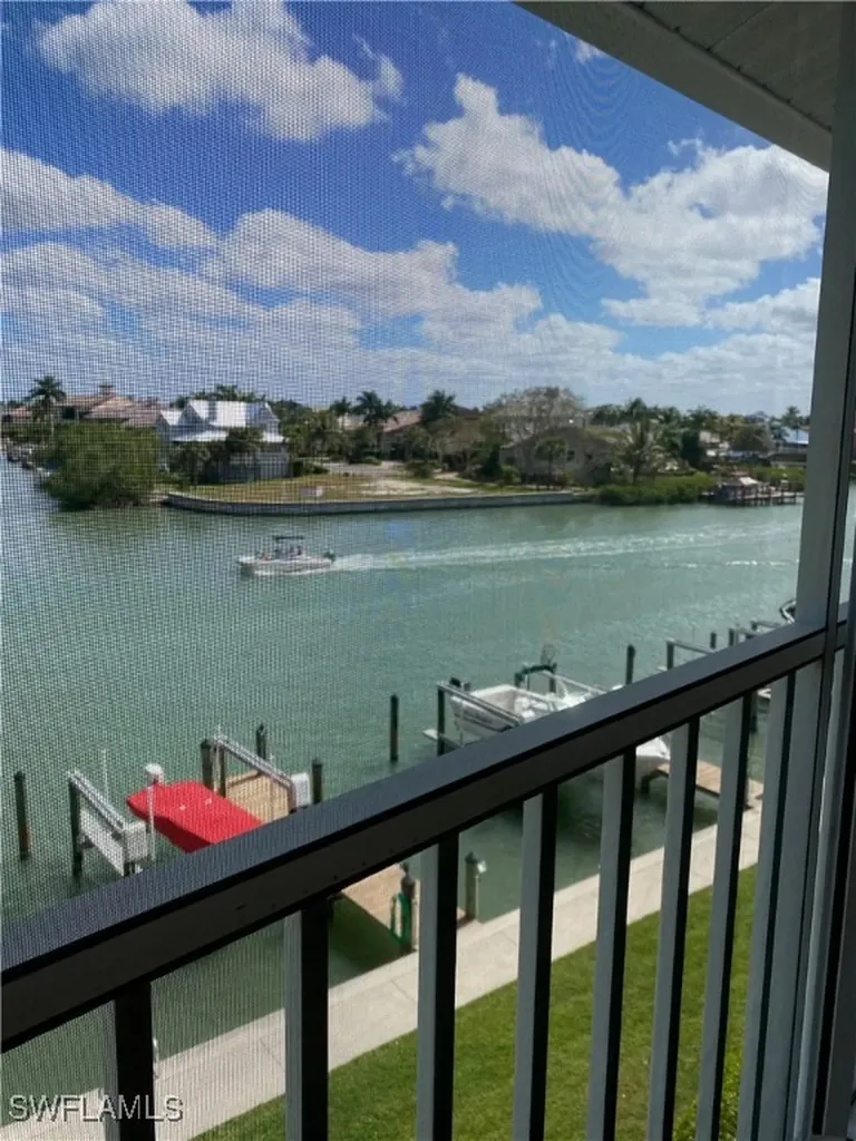 10686 Gulfshore Drive Naples FL 34108-3041