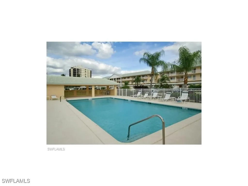 10686 Gulfshore Drive Naples FL 34108-3041