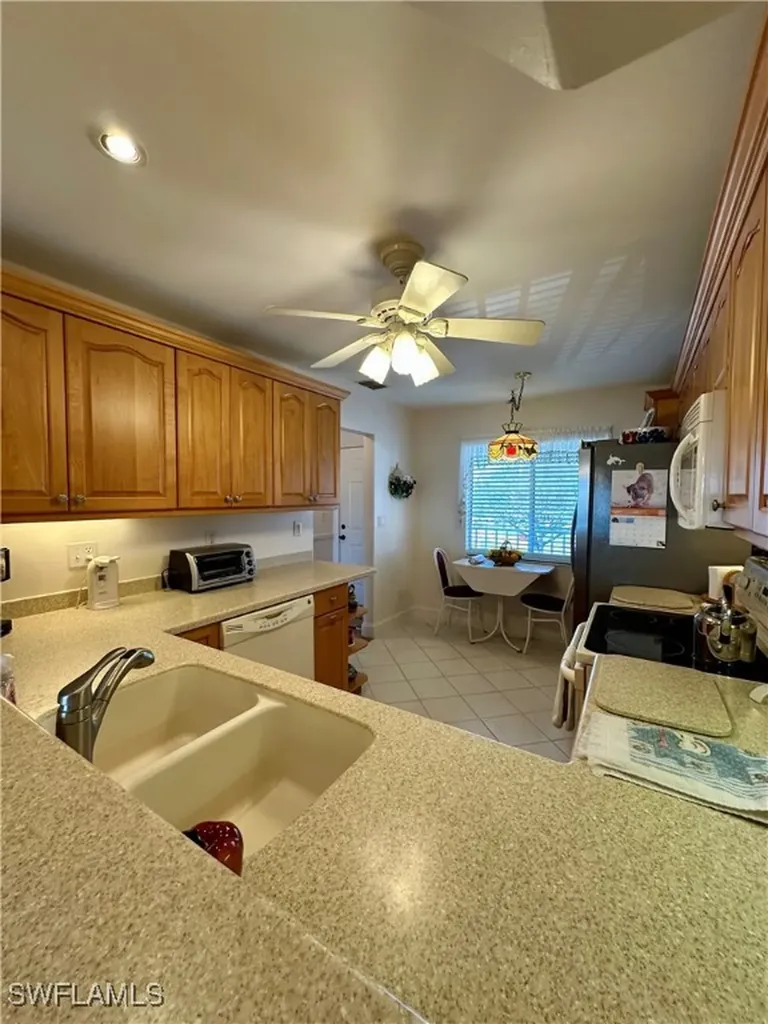 10686 Gulfshore Drive Naples FL 34108-3041