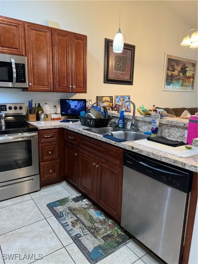 519/521 SE 6th Terrace Cape Coral FL 33990