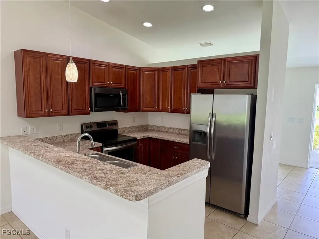 519/521 SE 6th Terrace Cape Coral FL 33990