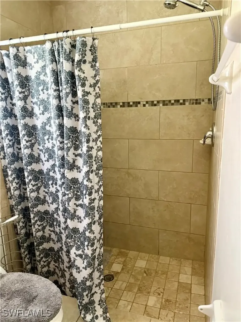 519/521 SE 6th Terrace Cape Coral FL 33990