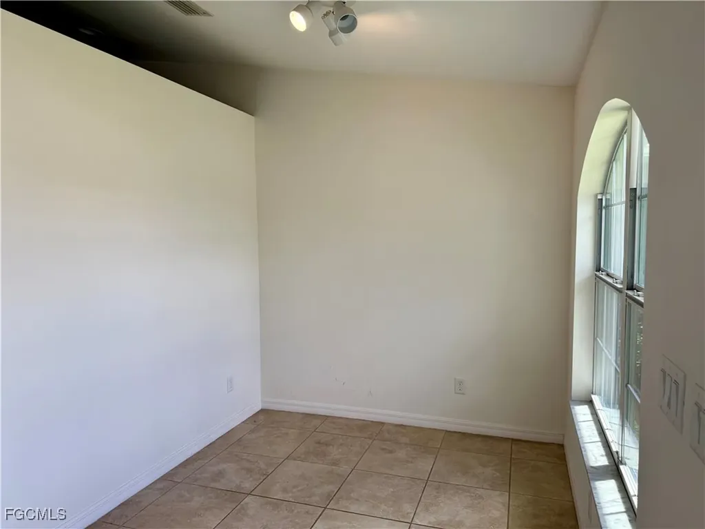 519/521 SE 6th Terrace Cape Coral FL 33990