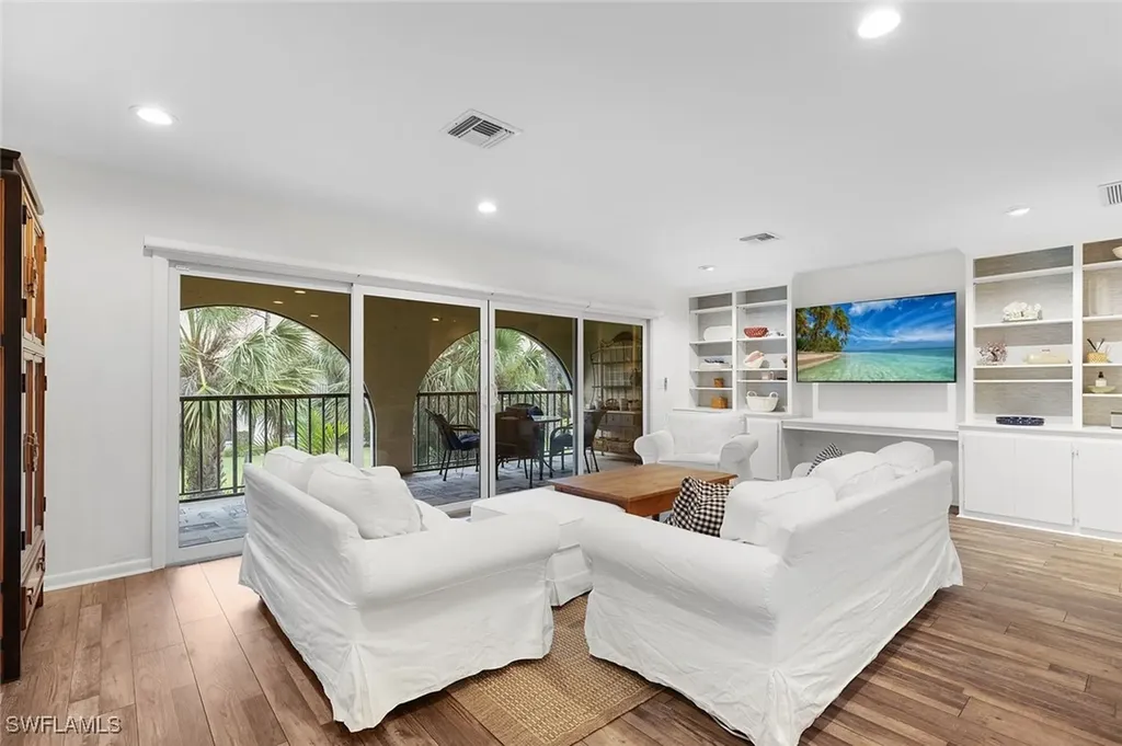 3360 10th Street N Naples FL 34103