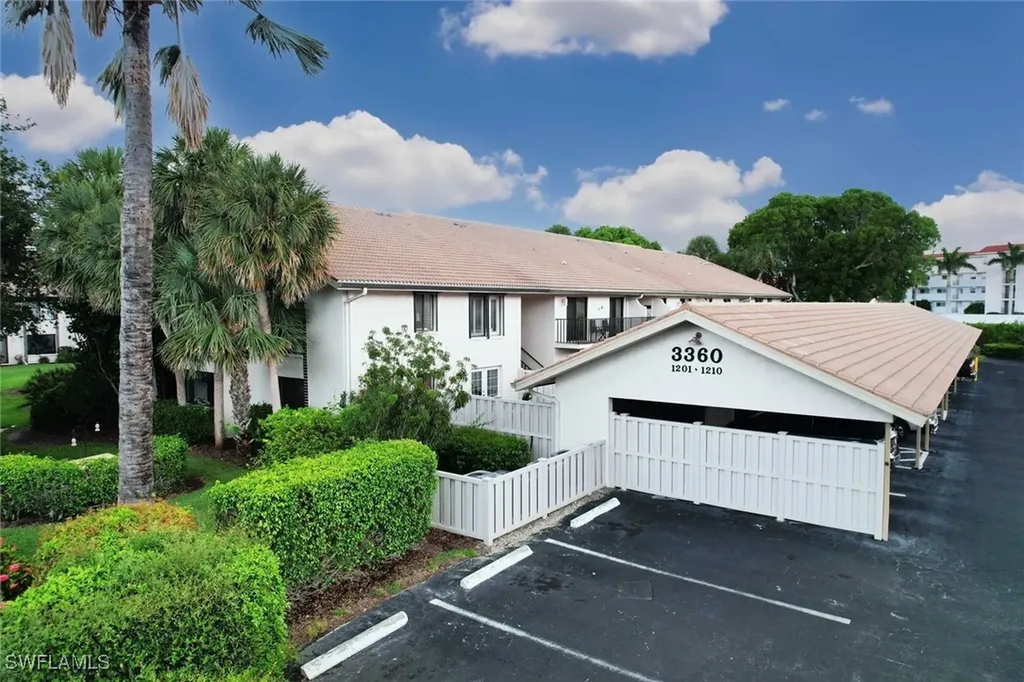 3360 10th Street N Naples FL 34103