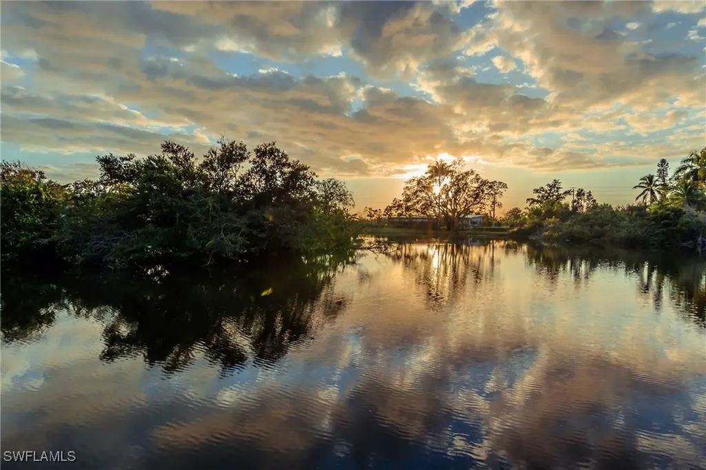 28 Constitution Drive Naples FL 34112