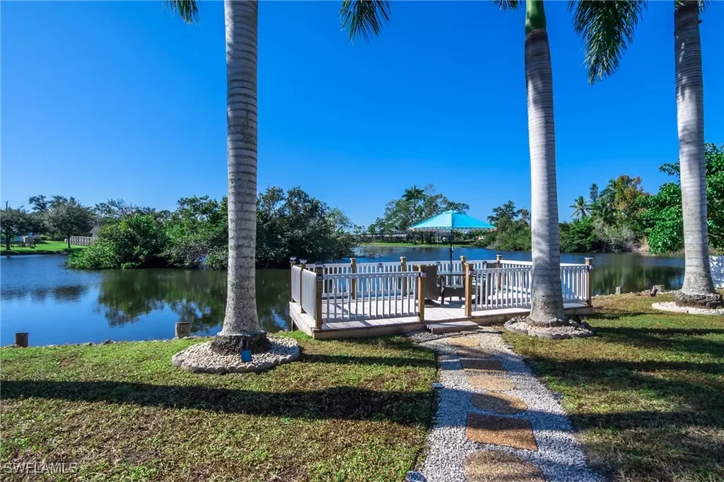 28 Constitution Drive Naples FL 34112