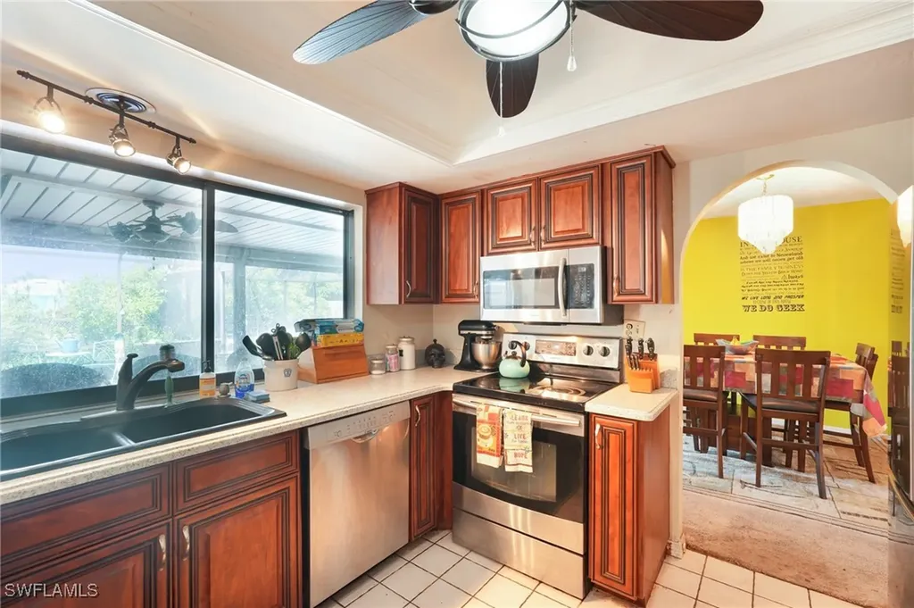 3805 SE 10th Avenue Cape Coral FL 33904