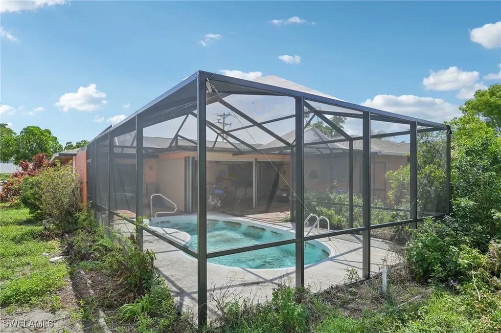 3805 SE 10th Avenue Cape Coral FL 33904